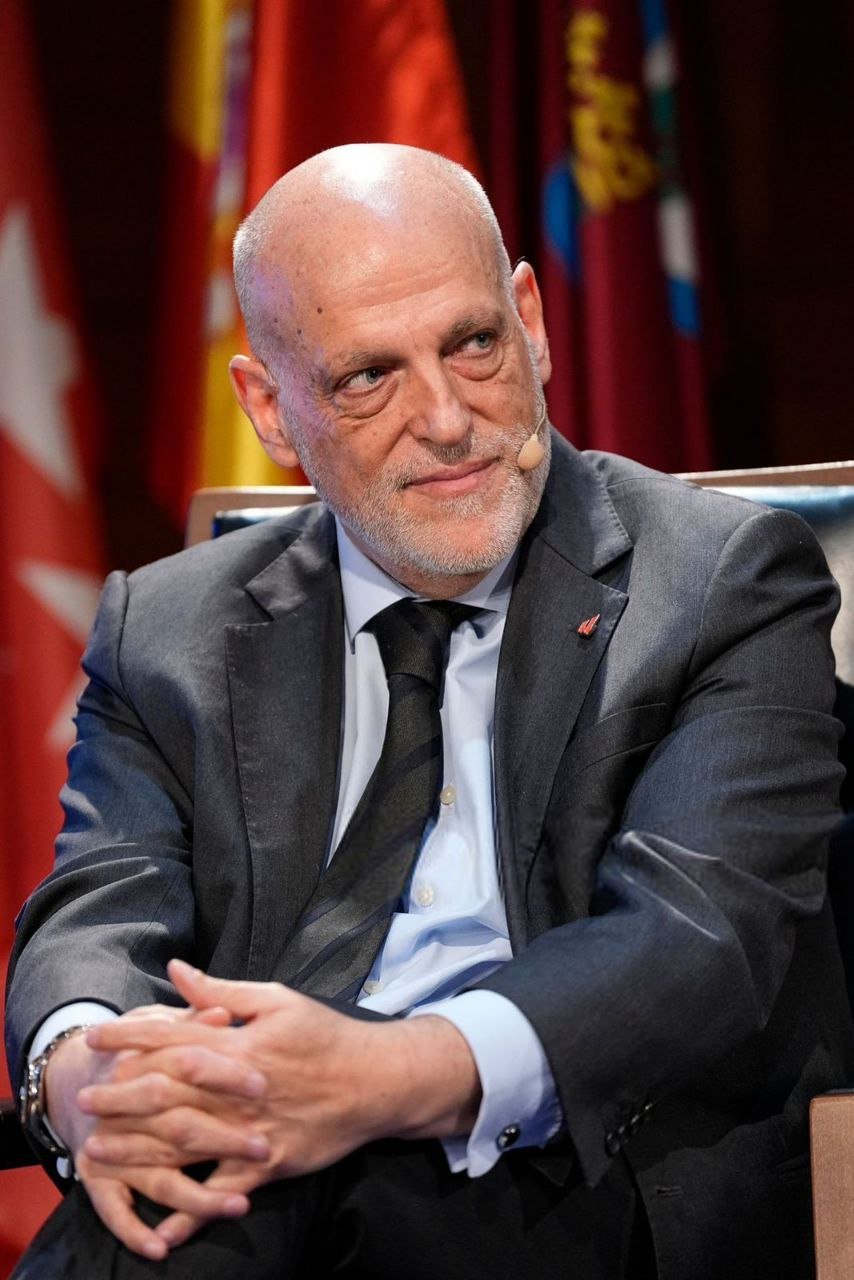 المجلس الأعلى للرياضة يدرس عزل خافيير تيباس رئيس رابطة الليغا الاسبانية بعد شكوى ميغيل غالان بخصوص تسريب تيباس معلومات سرية عن برشلونة