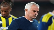 رسمياً نادي فنربخشة التركي يقيل المدرب جوزيه مورينهو.