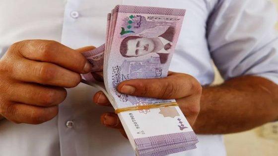 سوريا تعتزم طرح عملة جديدة وتحذف صفرين وصورة الأسد بمحاولة لاستعادة الثقة في الليرة التي انخفضت قيمتها.