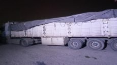 ضبط شاحنات وعجلة محملة بمشروبات كحولية