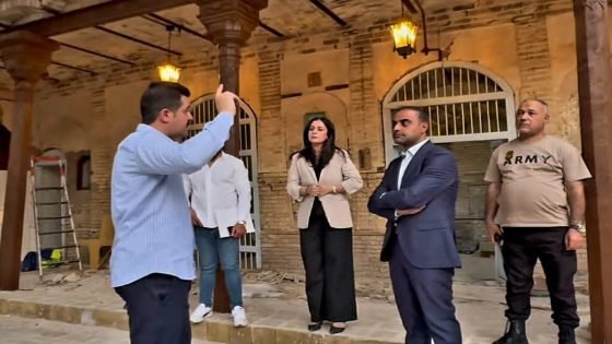نائب محافظ البصرة يتفقد الباحة الثقافية ويطّلع على ترميم صرح تاريخي