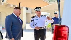 وزير الداخلية يطلع على عمل المركبات التخصصية الجوالة لتقديم خدمات المرور للمواطنين
