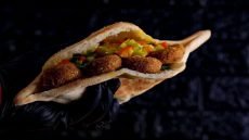  الحالات في تزايد.. تسجيل أكثر من 40 حالة تسمم في مدينة بعقوبة مركز محافظة ديالى؛ بسبب تناول وجبة “فلافل” من أحد المطاعم