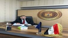 القاء القبض شخص ينتحل صفة مستشار رئيس الوزراء يدعى “مصطفى الدليمي” في منطقة الكرادة ببغداد، بعد ان كان يتجول منذ سنة بين الوزارات والدوائر الحكومية مستخدماً هويات وكتب مزورة.