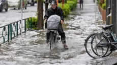 أمطار غزيرة تتسبب بإلغاء أكثر من 240 رحلة في طوكيو