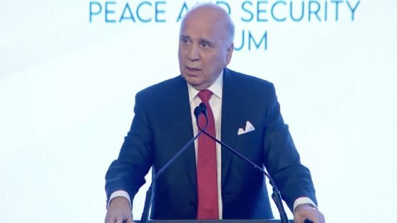 وزير الخارجية يحذر من إعادة فرض العقوبات الأوروبية على إيران
