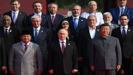 “العباءة الزينبية” تتوسط رؤساء العالم في الاستعراض العسكري الذي أقامته الصين اليوم؛ بمناسبة الذكرى الـ80 لانتهاء الحرب العالمية الثانية، لتلفت الأنظار بحضورها وسط كبار القادة، وتعكس صورة عن مشاركة الوفد الإيراني في هذا الحدث الدولي المهيب.