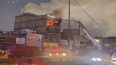 اندلاع حريق في شارع الداخل بمدينة الصدر ببغداد.