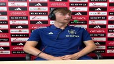 دين هاوسن : في المنتخب الوطني البعض يقول لي أنني أحسنت باختيار ريال مدريد، لكن لاعبي برشلونة يضايقونني ولكننا سنتحدث في الكلاسيكو