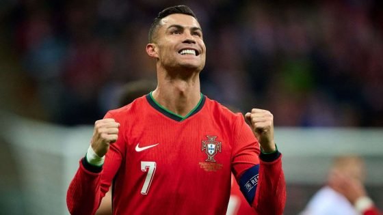 رسمياً.. “كريستيانو رونالدو” يفوز بجائزة أفضل لاعب على مر العصور المقدمة من رابطة الدوري البرتغالي