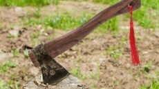 “قطع اذن والدته واصاب والده بخمسة كسور في الجمجمة”.. مراهق بريطاني عمره 15 عام يهاجم والديه بفأس أثناء نومهما، بسبب إجباره على الذهاب للمدرسة.