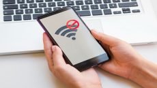 حركة طالبان تحظر خدمة الإنترنت اللاسلكي (الواي فاي) في إقليم بلخ شمالي أفغانستان بذريعة “منع الفساد”.