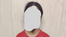 بكمين محكم.. القبض على فتاة من مواليد 2006 في ناحية المحمودية ببغداد؛ بتهمة تجارة المخدرات.