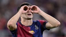 بيدري عند سؤاله عن سر الاحتفال بالنظارات : احتفل بهذه الطريقة من أجل والدي. في أحد الأيام كنا نتناول الطعام في البيت وفكرت أن أهدي له الأهداف، لأنه كان دائماً بجانبي منذ الصغر. بما أن العائلة كلها ترتدي نظارات، خطرت لنا فكرة هذا الإيماءة.