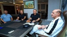 كرة القدم العراقية تنهار… وكل ذلك بسبب طريقة جلوس رئيس الاتحاد!