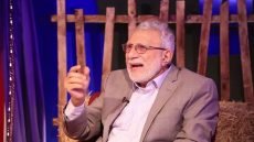 “غالب الشابندر”: النساء الجميلات في بغداد هن الشيء الوحيد الذي يعدل النفسية التعبانة.