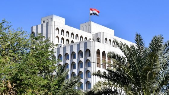مجلس الوزراء يمدد خدمة السفراء المتقاعدين رغم اعتراض الجهات الرقابية