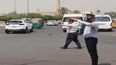 غلق المسار الأيمن في التقاطعات.. ظاهرة مرورية تعرقل حركة السير في بغداد