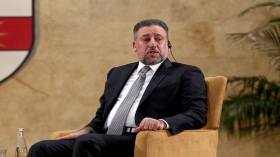 القضاء يُغلق الدعوى المقامة ضد خميس الخنجر بشأن مفردة “الغوغائيين”