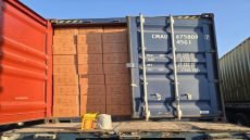 ضبط شحنة مخالفة تضم 25 حاوية في ميناء أم قصر الشمالي تحتوي مواد مهربة وكحولاً بلا موافقات استيرادية