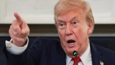 ترمب يعلن توقيع المرحلة الأولى من خطة السلام بين إسرائيل وحماس