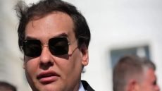 ترامب يعفو عن عضو الكونغرس السابق جورج سانتوس بعد إدانته بالاحتيال والكذب