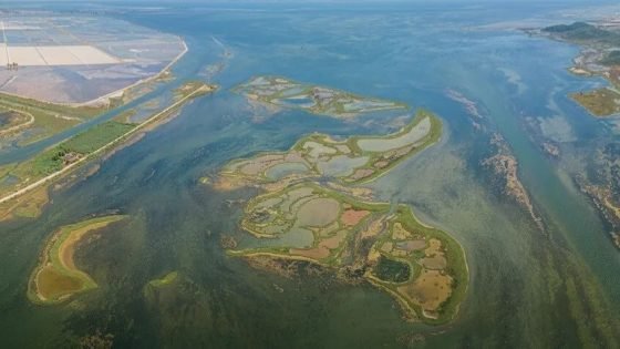 علماء يكشفون بحيرة جوفية عذبة عمرها 800 ألف عام تحت خليج كورينث