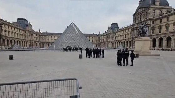 سطو جريء على متحف اللوفر في باريس وسرقة مجوهرات نادرة