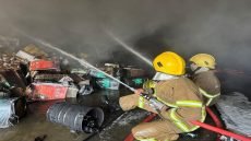 الدفاع المدني يؤكد في بيان له السيطرة بشكل كامل على الحريق الذي اندلع في مخازن المواد الكهربائية والإنشائية بالموصل دون تسجيل إصابات.