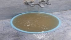 ملوثة وغير صالحة للاستهلاك البشري.. هذا هو حال المياه في مناطق الجبيلة والزهراء والحكيمية والشمشومية بمحافظة البصرة.