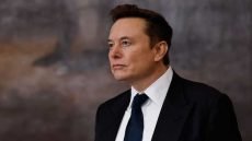 الملياردير “إيلون ماسك” يصبح أول شخص في التاريخ تصل ثروته إلى نصف ترليون دولار.