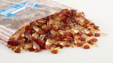 سائق شاحنة بريطاني يبلغ من العمر 33 عاماً كاد أن يفقد حياته بعد تناوله نحو 3 كغم من حلوى الجيلي خلال رحلة عمل طويلة، إذ نُقل إلى المستشفى بعد إصابته بآلام حادة في البطن وارتفاع ضغط الدم.