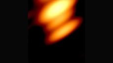 لأول مرة.. العلماء ينجحون في تصوير ثقبين أسودين يدوران حول بعضهما على بعد 5 مليارات سنة ضوئية داخل الكوازار OJ 287.