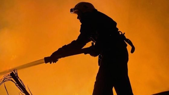 إخماد حريق اندلع داخل مكتب أحد المرشحين؛ نتيجة تماس كهربائي في العلاوي وسط بغداد.