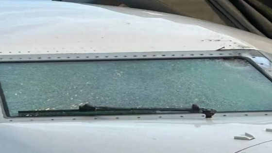 جسم فضائي يُرجح أنه حطام فضائي أو نيزك صغير يصيب طائرة “بوينغ 737 ماكس” كانت تقتل وزير الحرب الأمريكي “بيت هيغسيث” على ارتفاع 11 ألف متر أثناء رحلتها من دنفر إلى لوس أنجلوس.