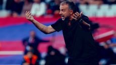 برشلونة سيتقدم باحتجاج رسمي على طرد هانسي فليك بالبطاقة الصفراء الثانية وذلك في محاولة للسماح له بالجلوس على دكة البدلاء في مباراة الكلاسيكو ضد مدريد.