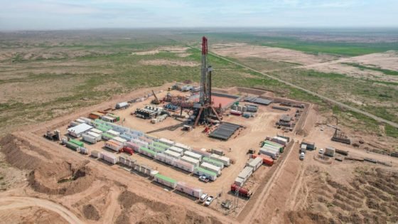 النفط يستقر وسط تقييم الأسواق لقرار أوبك+ بشأن الإنتاج