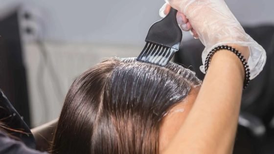 دراسات تحذّر من مخاطر صبغات الشعر الدائمة وارتفاع نسب الحساسية بسبب مركب “PPD” المستخدم في تثبيت اللون