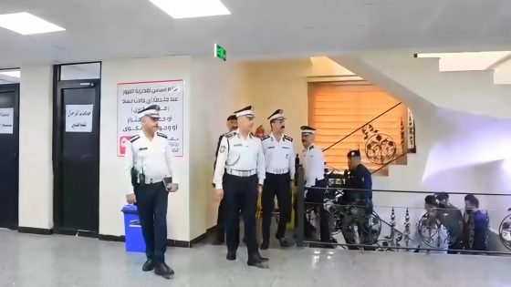 مدير المرور العام يتابع ميدانياً معاملات المواطنين