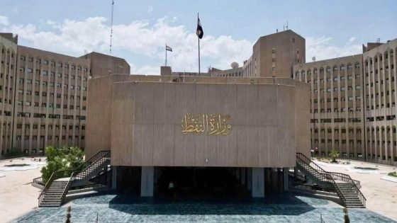 النفط توضح بشأن استيراد البنزين