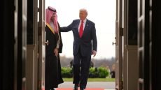 ترامب يصنّف السعودية «حليفاً رئيسياً من خارج الناتو» ويوسّع التعاون العسكري