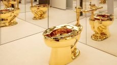 بيع مرحاض ذهبي صممه الفنان الإيطالي “ماوريتسيو كاتيلان” مقابل 12.1 مليون دولار في مزاد بمدينة نيويورك، المرحاض مصنوع من نحو 101 كيلوغرام من الذهب عيار 18 وهو قابل للاستخدام بشكل كامل