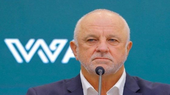 مدرب المنتخب الوطني “غراهام ارنولد”: العراقيون جميلون ومتحمسون لأي شيء يفعلونه وأنا أستمتع بمهمتي لأنها قد تُغيّر وجه العراق للأبد