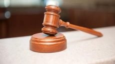 السجن المؤبد لتاجر مخدرات في النجف ابتلع العبوات لتهريبها داخل جسده