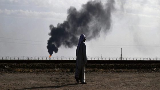 النائب عن البصرة يحذر من ارتفاع الأمراض بسبب الانبعاثات الغازية ويطالب بإجراءات بيئية صارمة