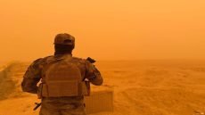 رغم العواصف الترابية وسوء الأحوال الجوية.. عناصر القوات الأمنية يواصلون تأمين الحدود العراقية–السوريةرغم العواصف الترابية وسوء الأحوال الجوية.. عناصر القوات الأمنية يواصلون تأمين الحدود العراقية–السورية