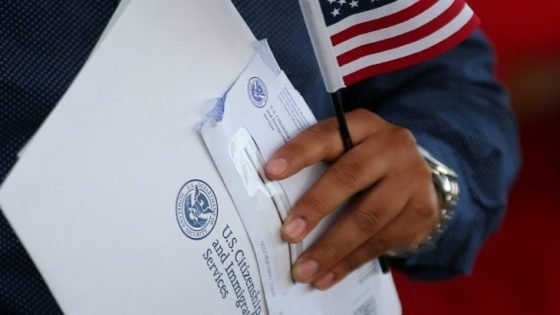 ترامب يعلن استمرار تعليق قرارات اللجوء “لفترة طويلة” بعد حادثة إطلاق النار قرب البيت الأبيض