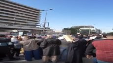 تظاهرة جديدة امام مبنى محافظة بغداد احتجاجا على قرعة عقود المحافظة