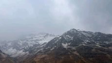 الأبيض يحل على جومان.. أول تساقط للثلوج يزين جبال إقليم كردستان