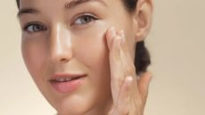 دراسة حديثة: فاكهة الكيوي مفتاح لبشرة أكثر شبابًا وصحة